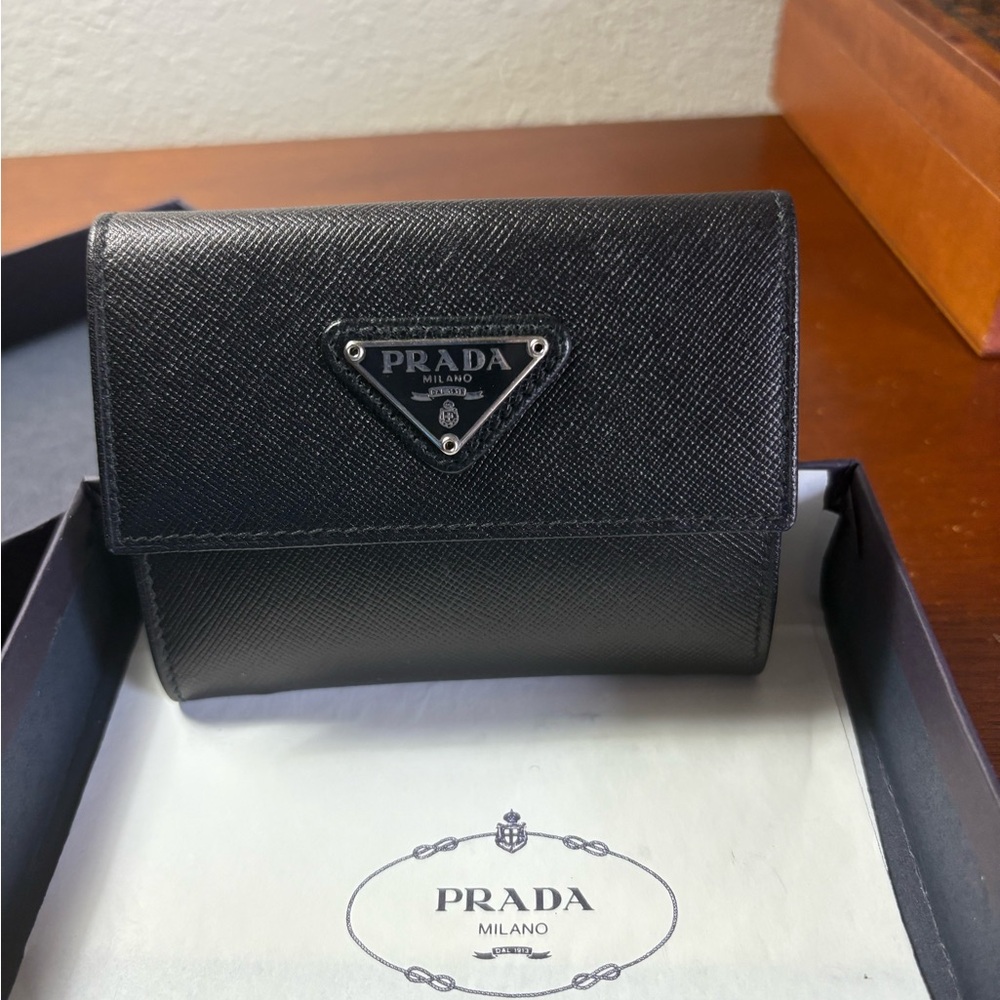 NWT vintage PRADA Black Saffiano Leather Small Wallet. Rare Find. 4.25×3.5. - Picture 9 of 11